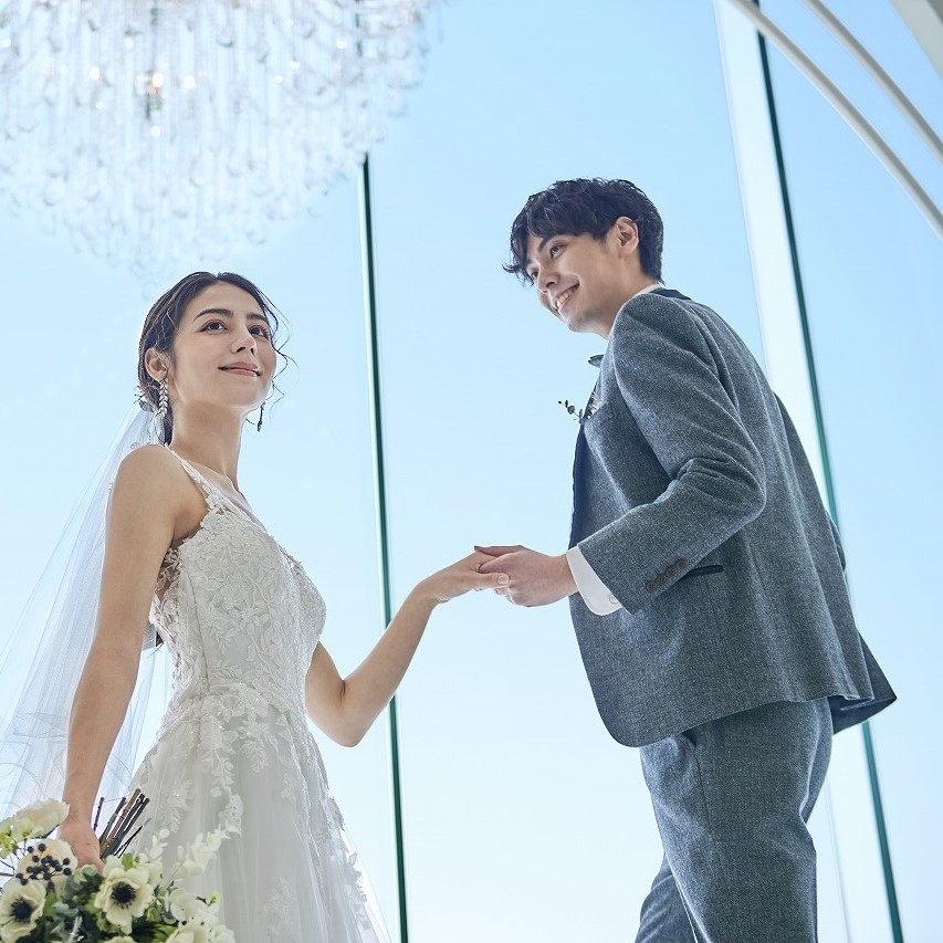 早期予約でお得に★2025年9～11月限定の100万特典！光り輝くチャペル×緑豊かなガーデン×海景